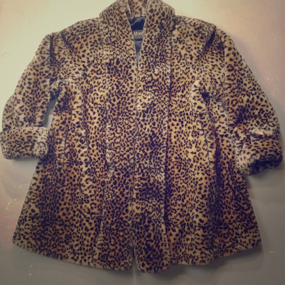 🐆✨Awesome warm and cozy VINTAGE leopard coat!